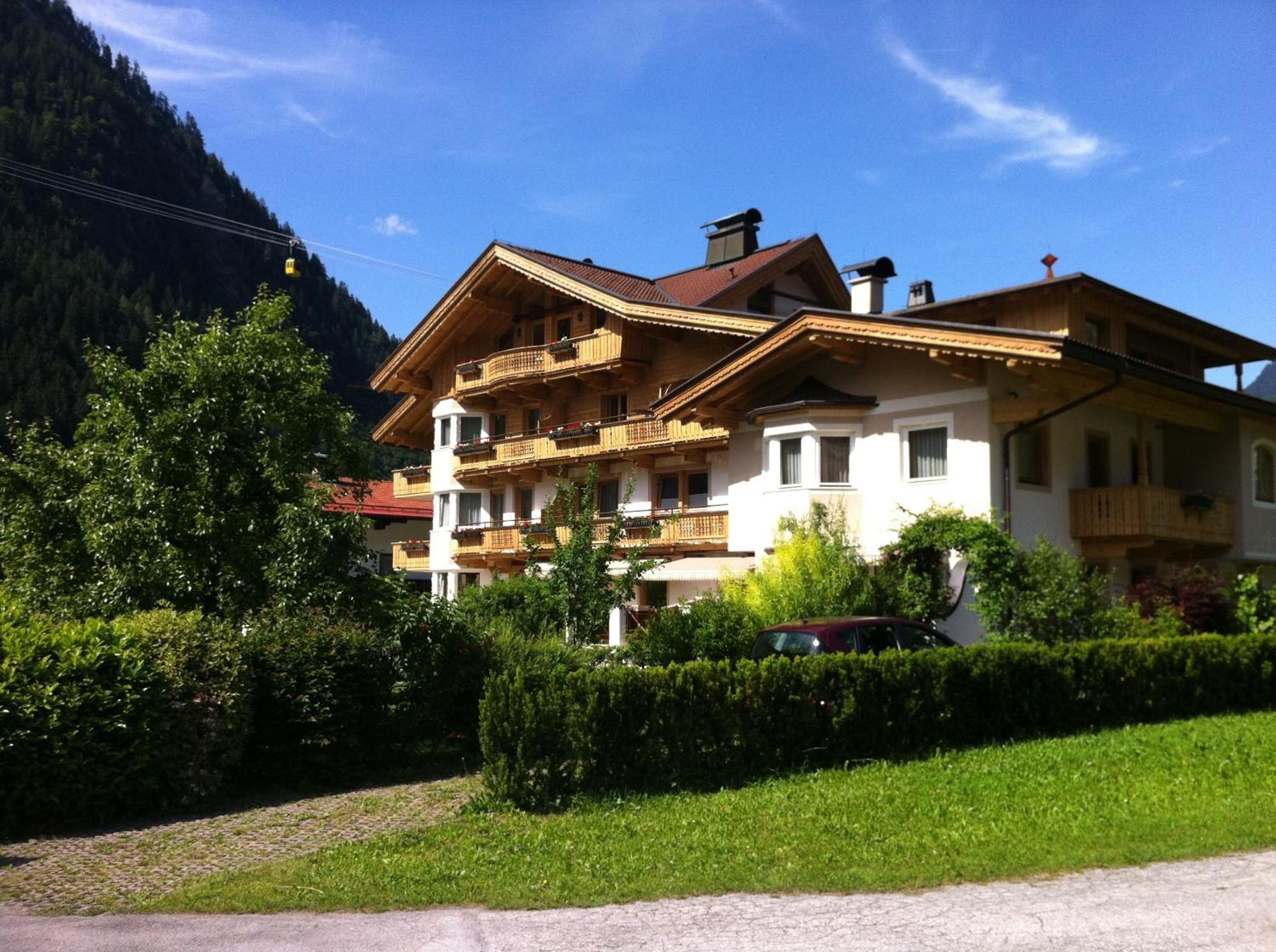 Apart Austria Aparthotel Mayrhofen Exterior photo